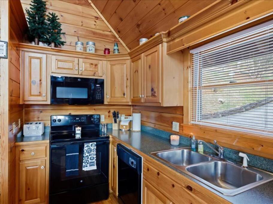 Breathtaking Views Of The Smokies, 3 Mins To Gatlinburg Villa Exterior photo